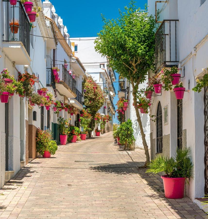 Sea Breeze Apartment Estepona Bagian luar foto